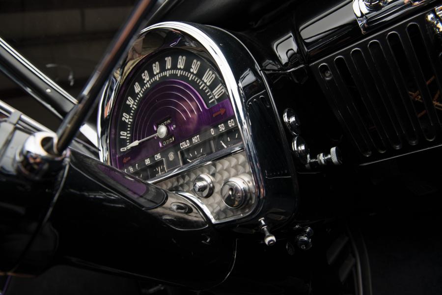 Панель приборов Cadillac Series 62 Custom Cabriolet by Saoutchik 1948 года  (фото 20 из 32)